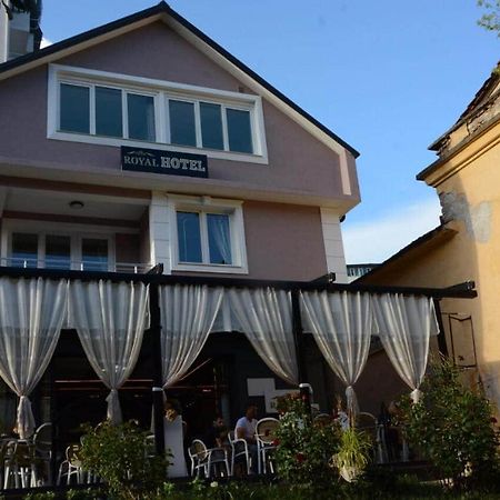 Royal Hotel Peshkopi Albania ภายนอก รูปภาพ