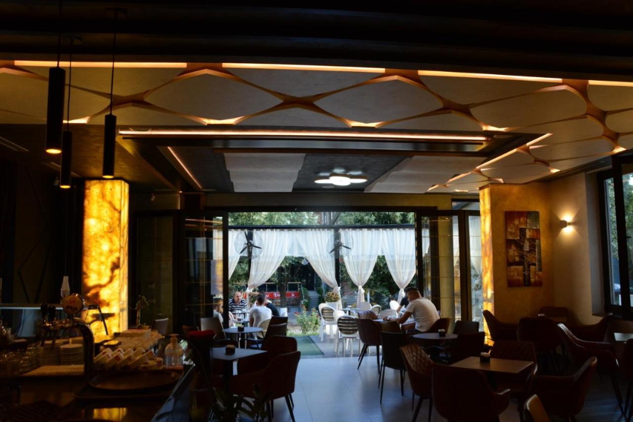 Royal Hotel Peshkopi Albania ภายนอก รูปภาพ