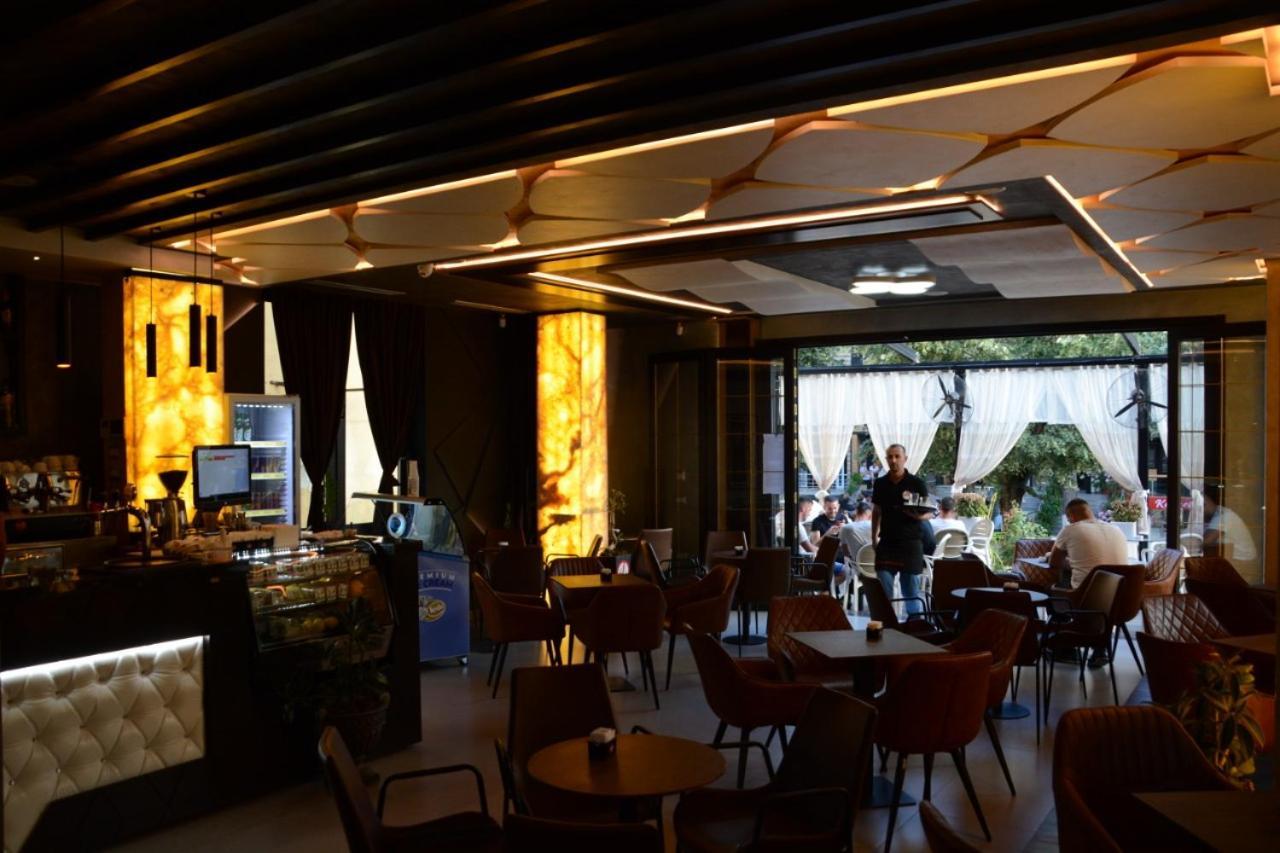Royal Hotel Peshkopi Albania ภายนอก รูปภาพ