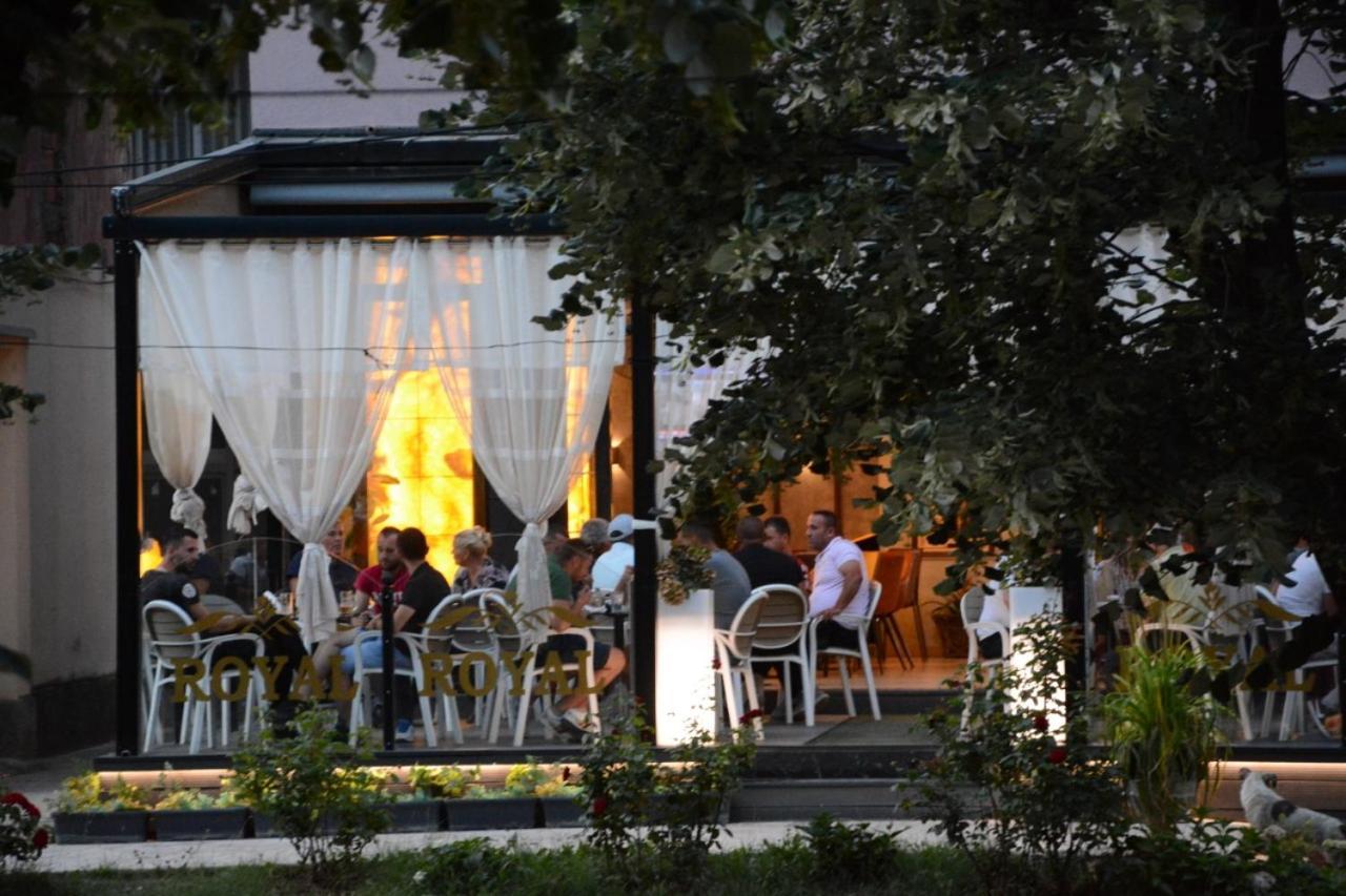 Royal Hotel Peshkopi Albania ภายนอก รูปภาพ