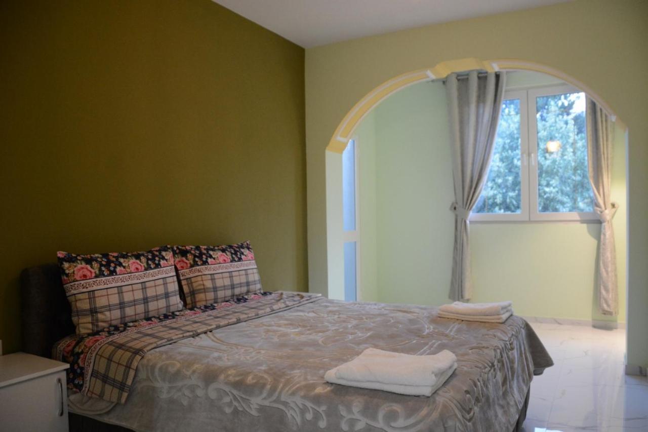 Royal Hotel Peshkopi Albania ภายนอก รูปภาพ