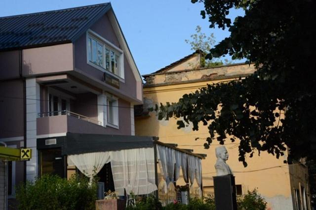 Royal Hotel Peshkopi Albania ภายนอก รูปภาพ
